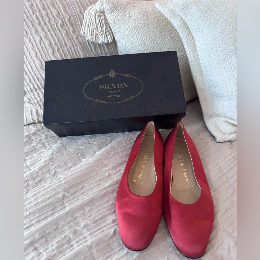 Prada Women's Scarlet Flats🧡